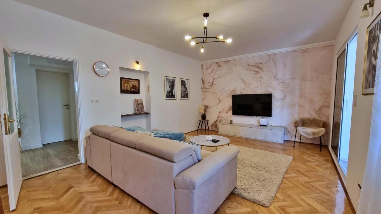 Apartment Hana Omis Exterior photo