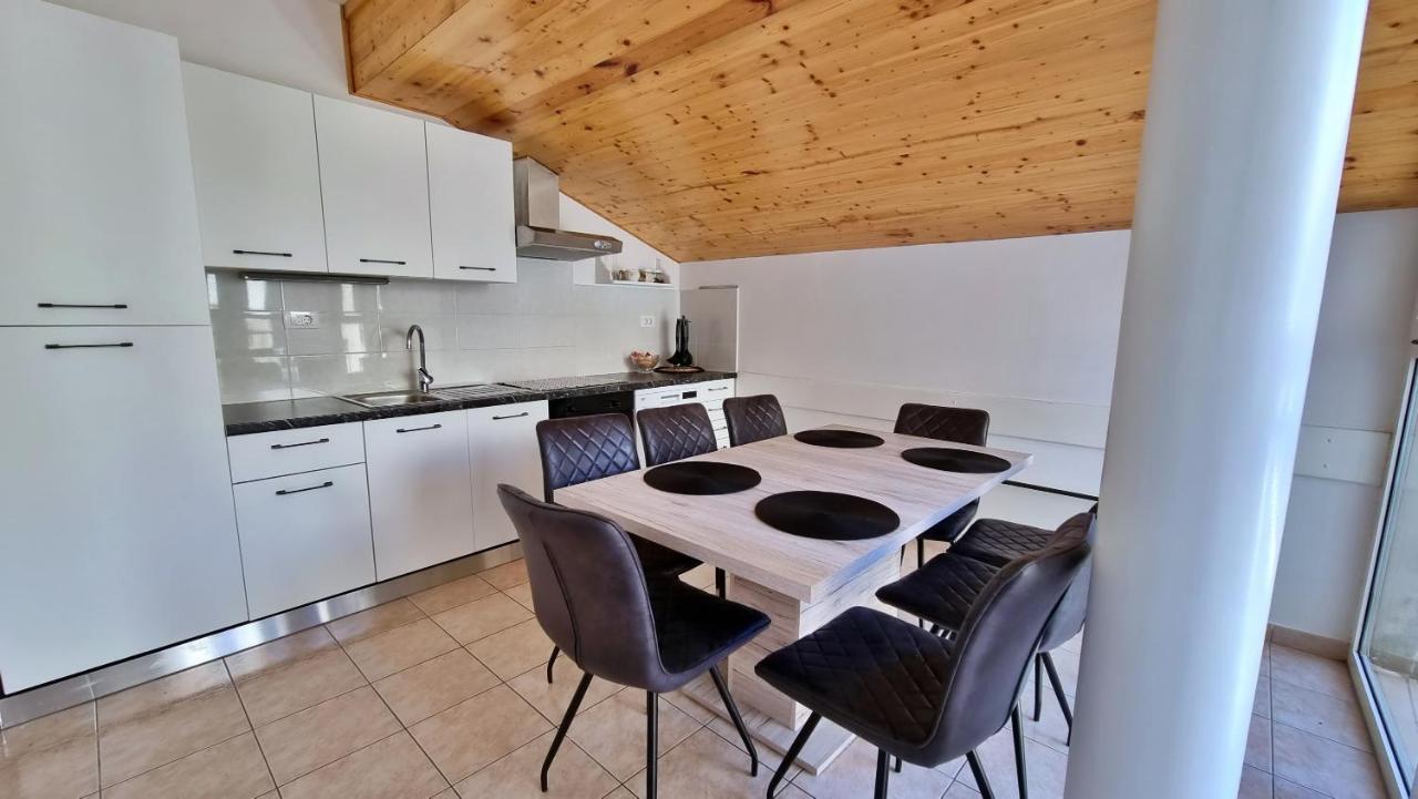 Apartment Hana Omis Exterior photo